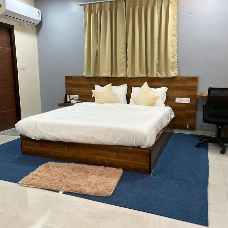 Beach Town Hotel Visakhapatnam Exteriör bild