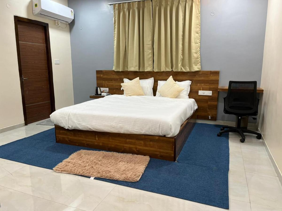 Beach Town Hotel Visakhapatnam Exteriör bild