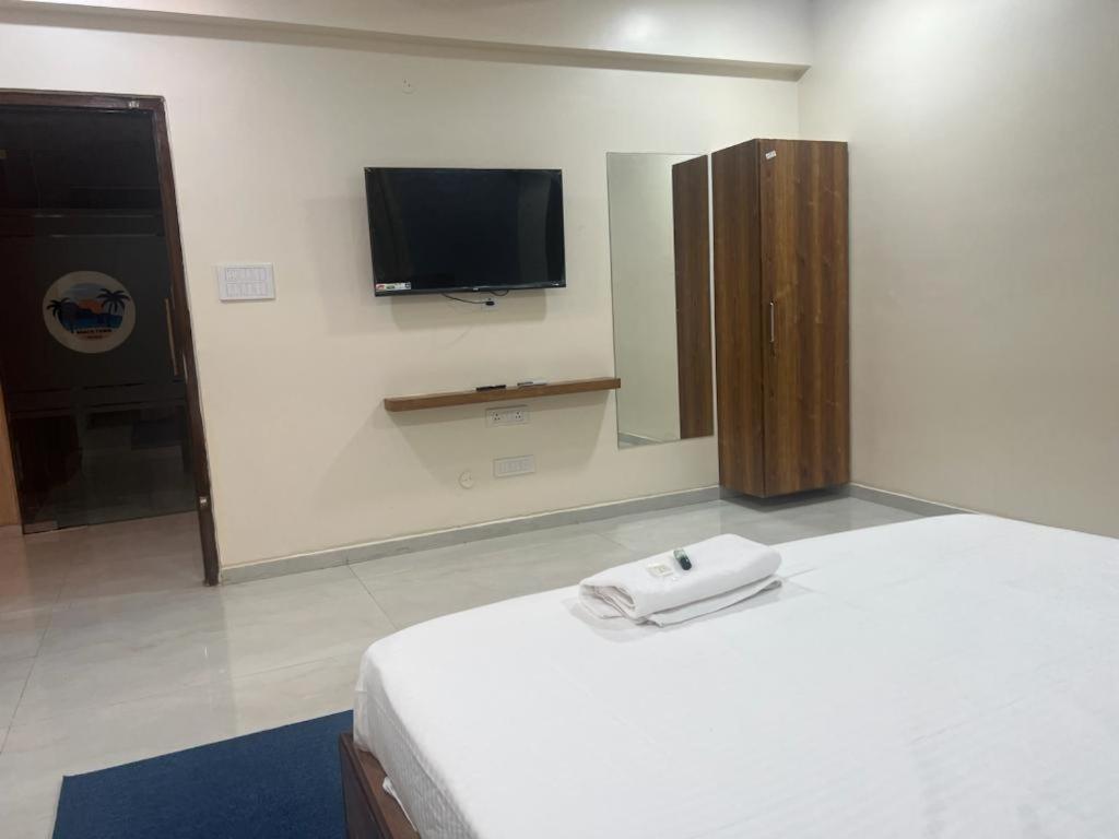Beach Town Hotel Visakhapatnam Exteriör bild