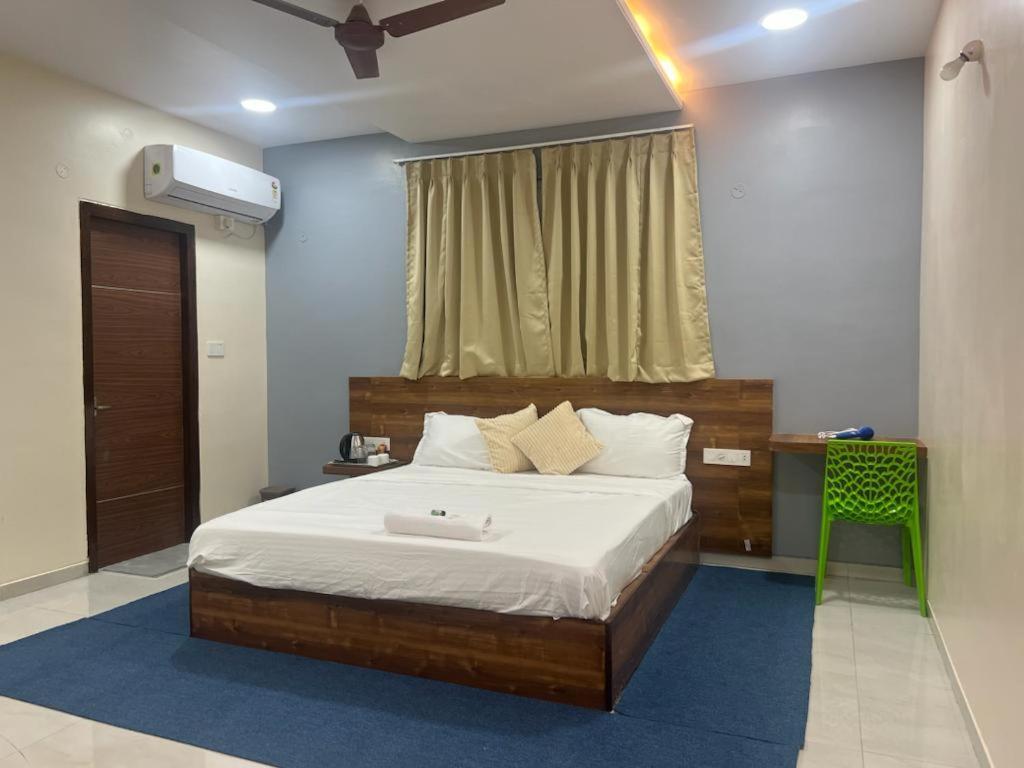Beach Town Hotel Visakhapatnam Exteriör bild