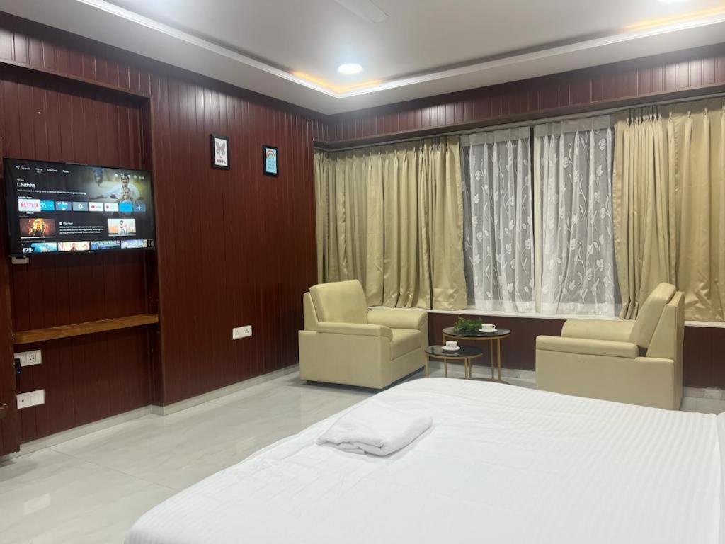 Beach Town Hotel Visakhapatnam Exteriör bild